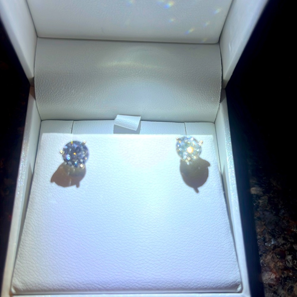 Laboratory Grown Diamonds round brilliant 1.53 carat each earrings set
